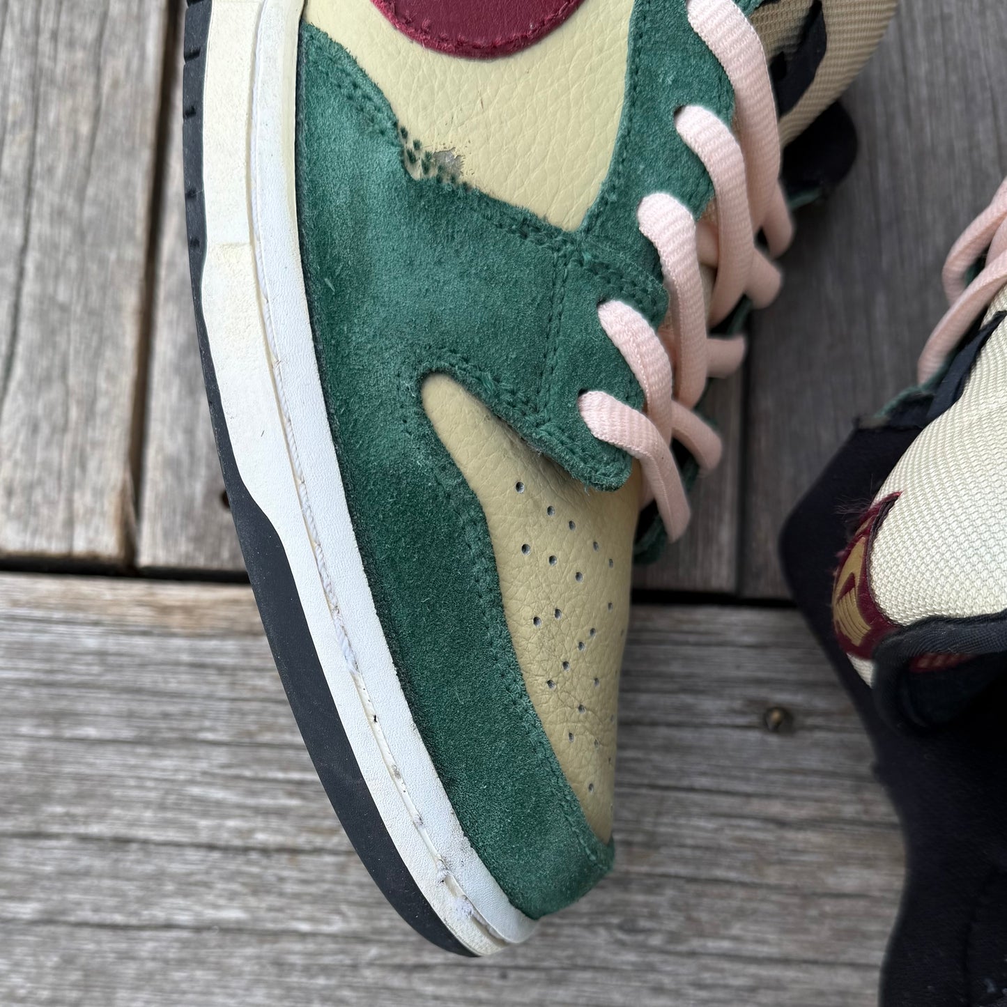 Nike SB Dunk Low Jameson Vegas Gold Size 10.5