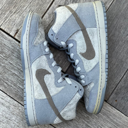Nike SB Dunk High TaunTaun Size 11