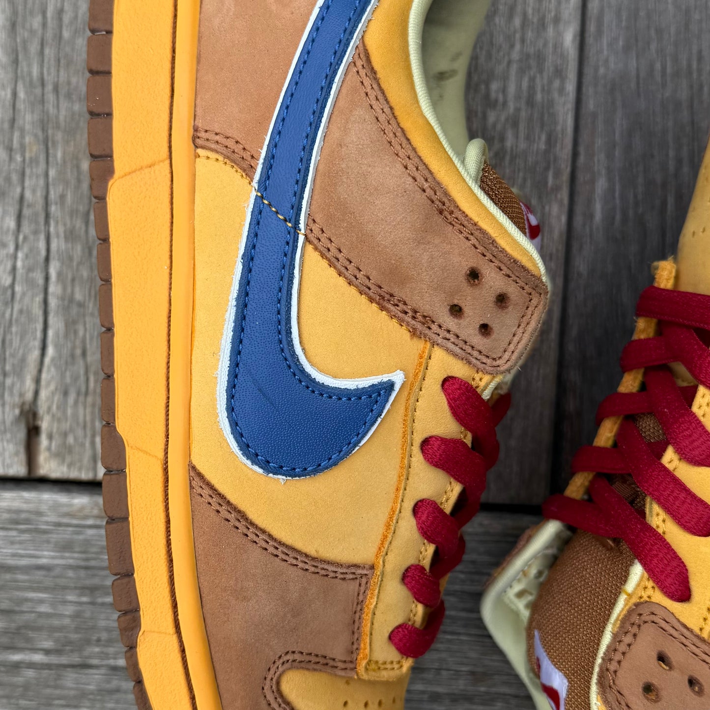 Nike SB Dunk Low Newcastle Brown Ale Size 10