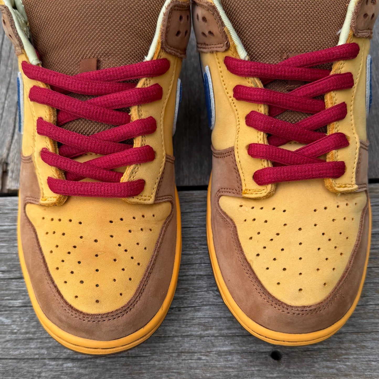 Nike SB Dunk Low Newcastle Brown Ale Size 10