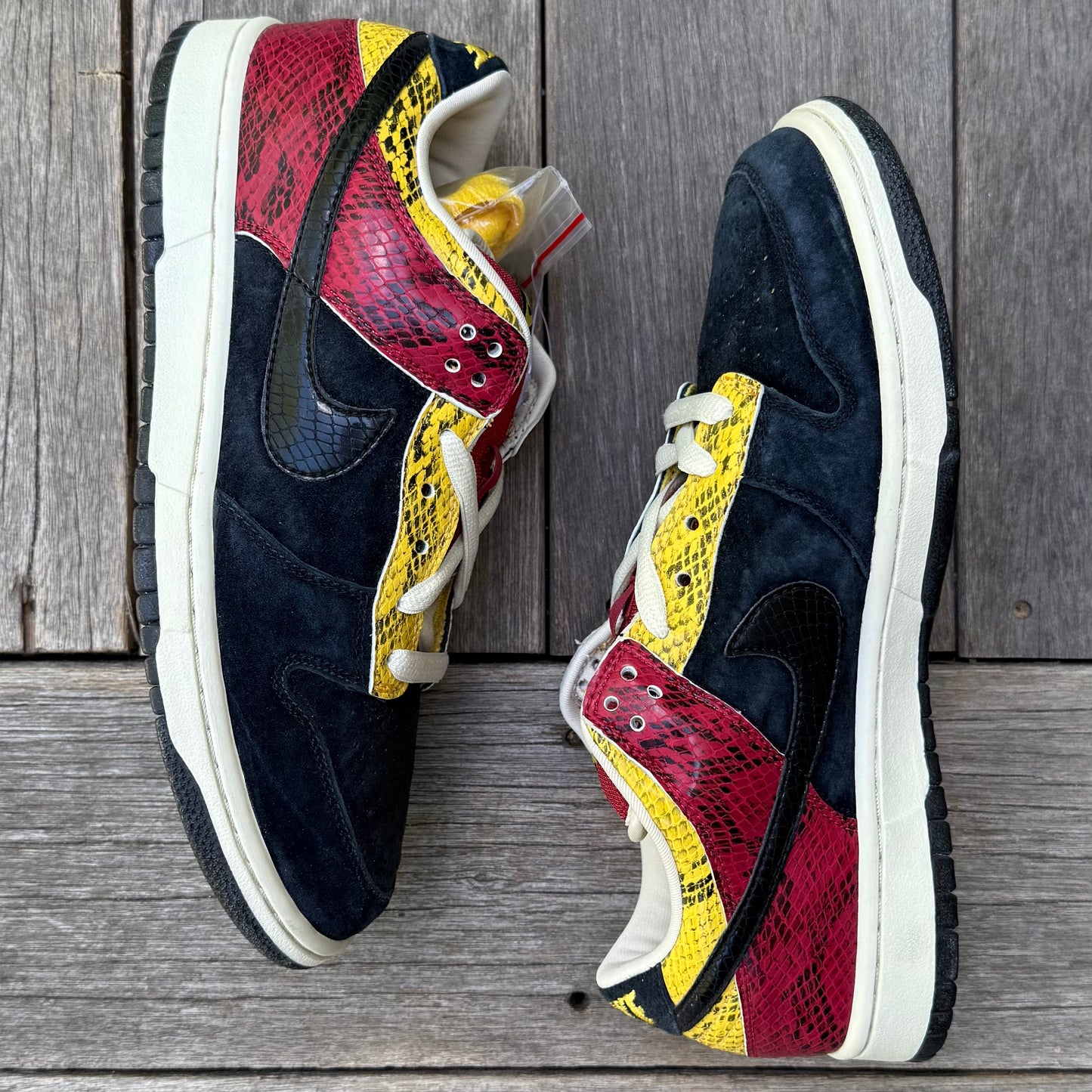 Nike SB Dunk Low Coral Snake Size 9.5