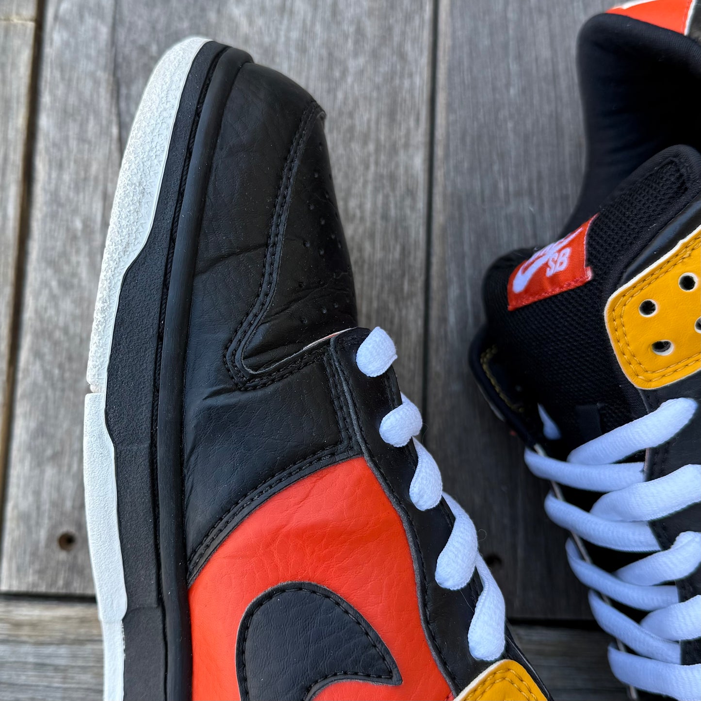 Nike SB Dunk Low RayGun (Black) Size 9.5