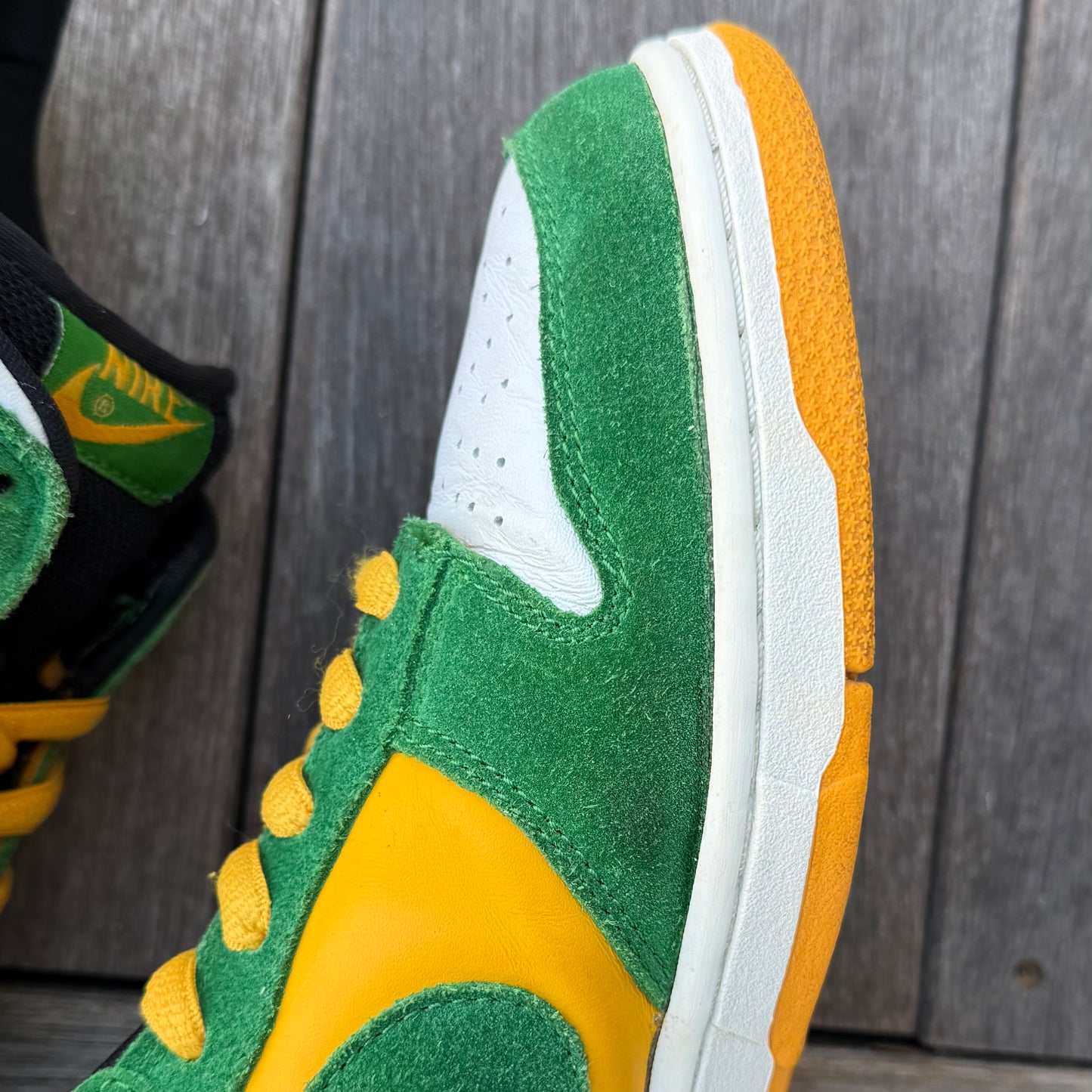 Nike SB Dunk Low Buck Size 9.5