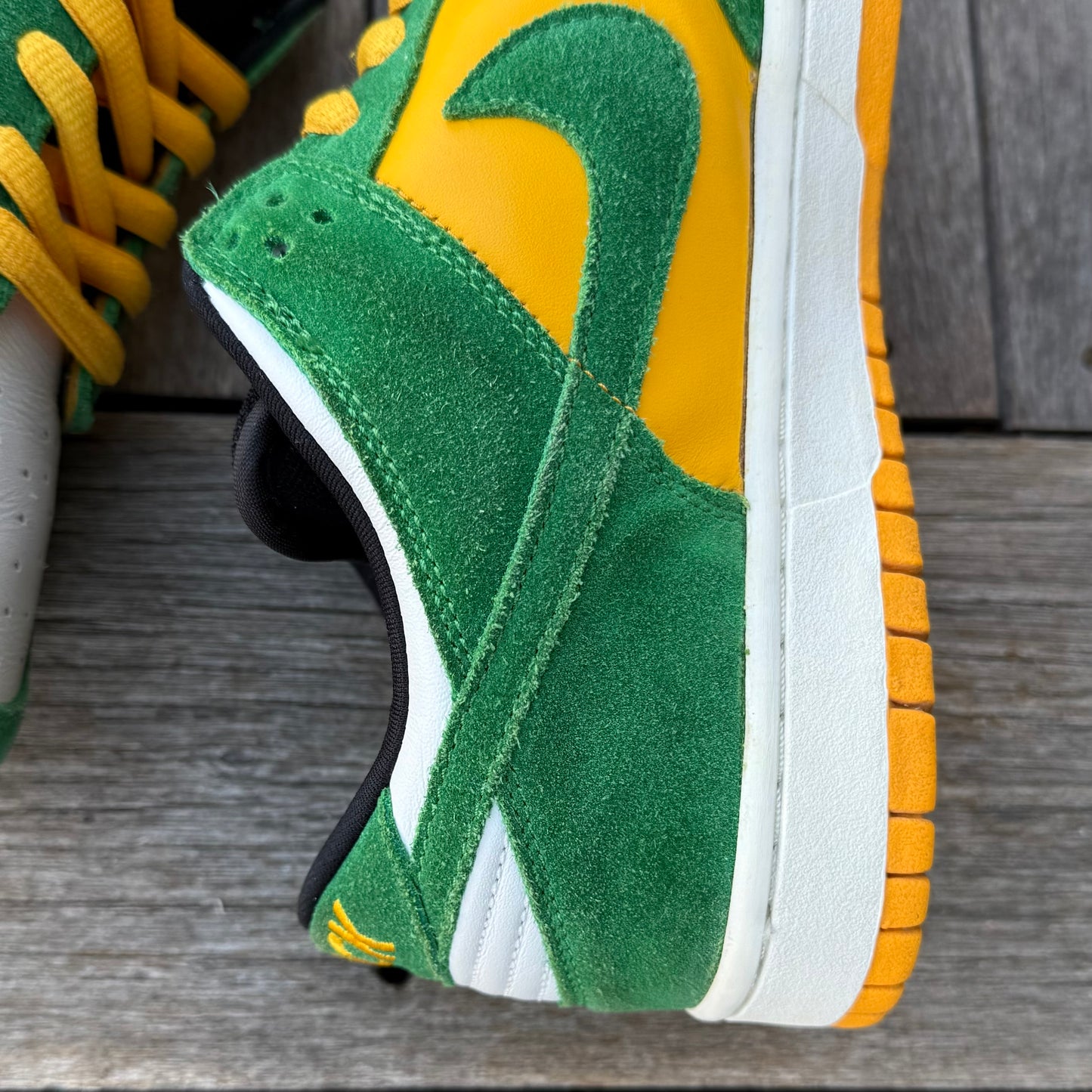 Nike SB Dunk Low Buck Size 9.5