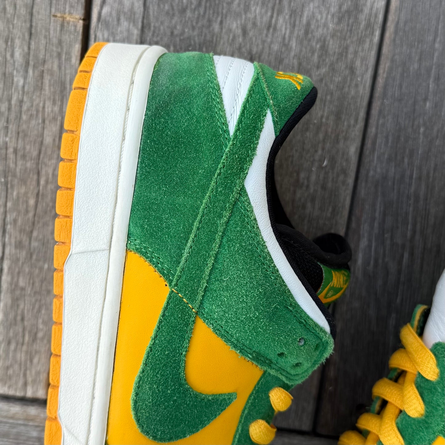 Nike SB Dunk Low Buck Size 9.5