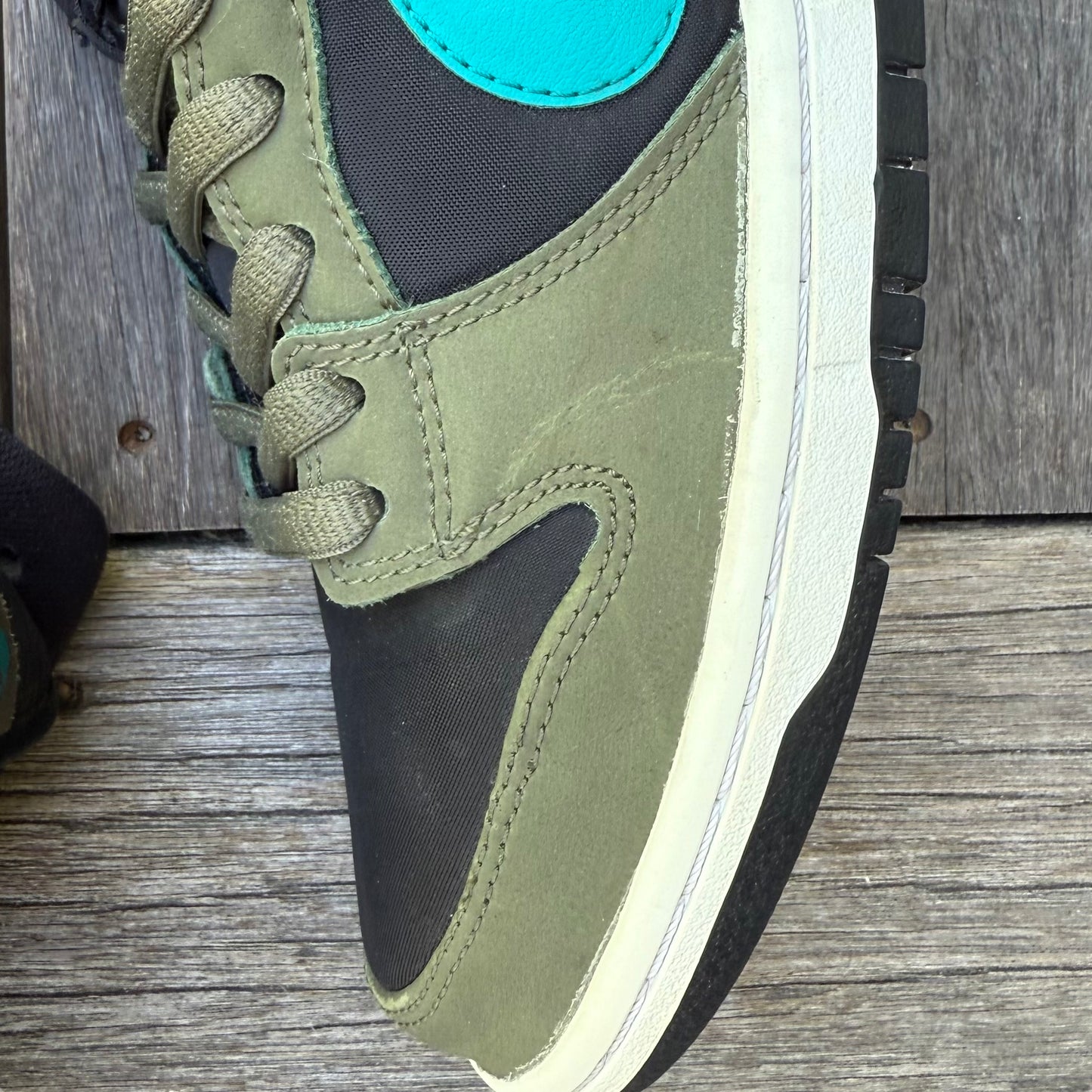 Nike SB Dunk Low Medium Olive Turbo Size 9.5