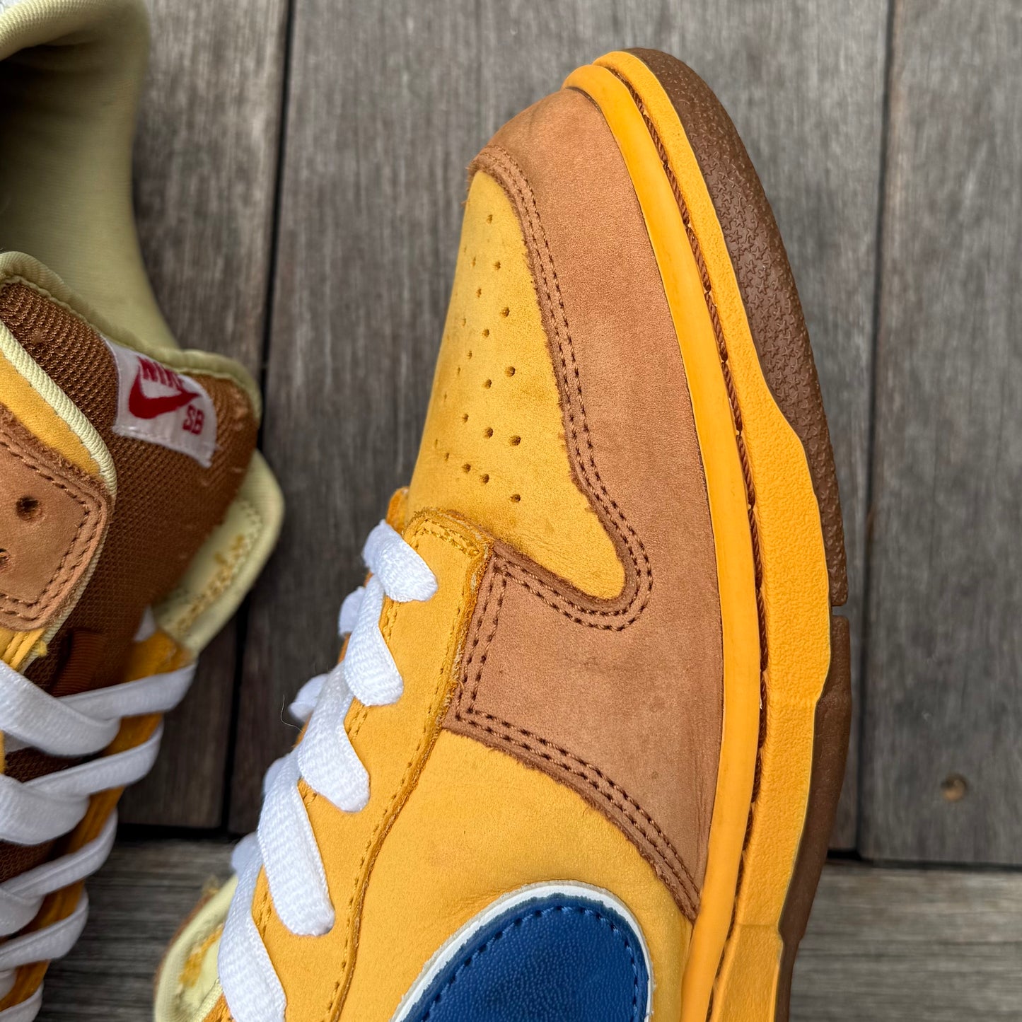 Nike SB Dunk Low Newcastle Brown Ale Size 10