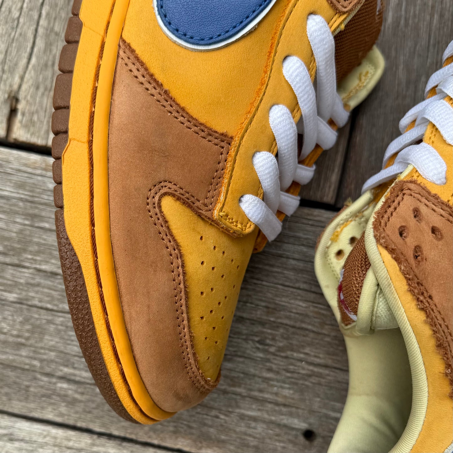 Nike SB Dunk Low Newcastle Brown Ale Size 10