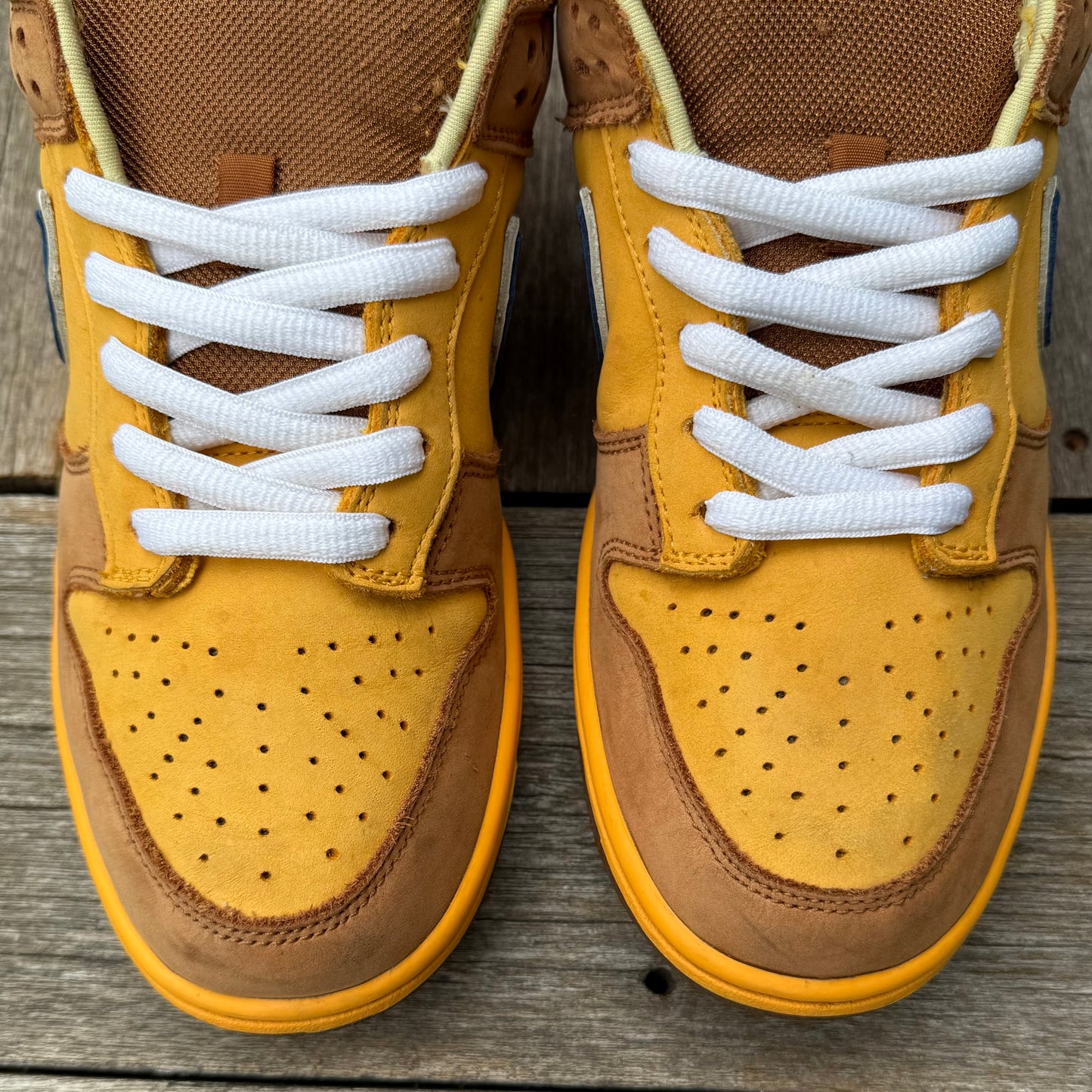 Nike SB Dunk Low Newcastle Brown Ale Size 10