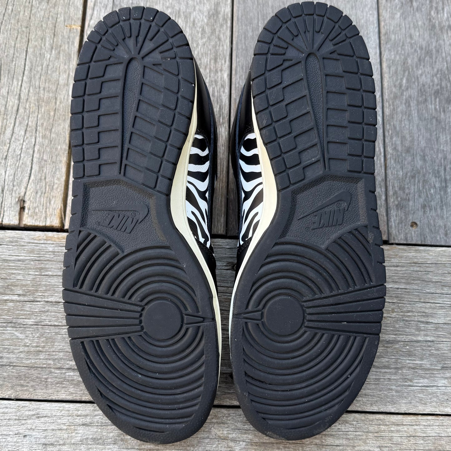 Nike SB Dunk Low Zebra QuarterSnacks Size 11