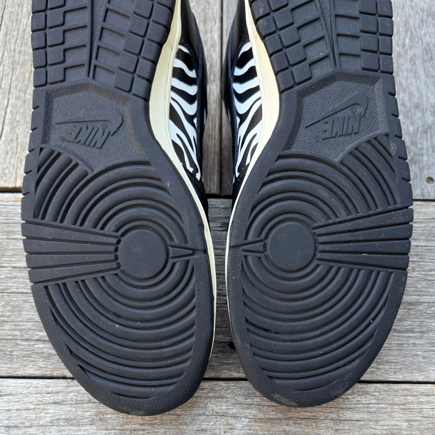 Nike SB Dunk Low Zebra QuarterSnacks Size 11