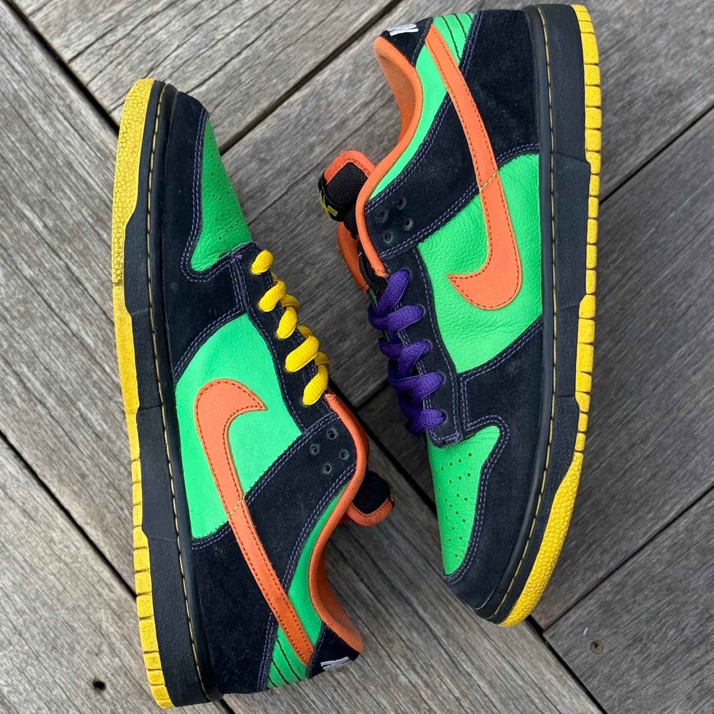 Nike SB Dunk Low Green Spark Halloween Size 9