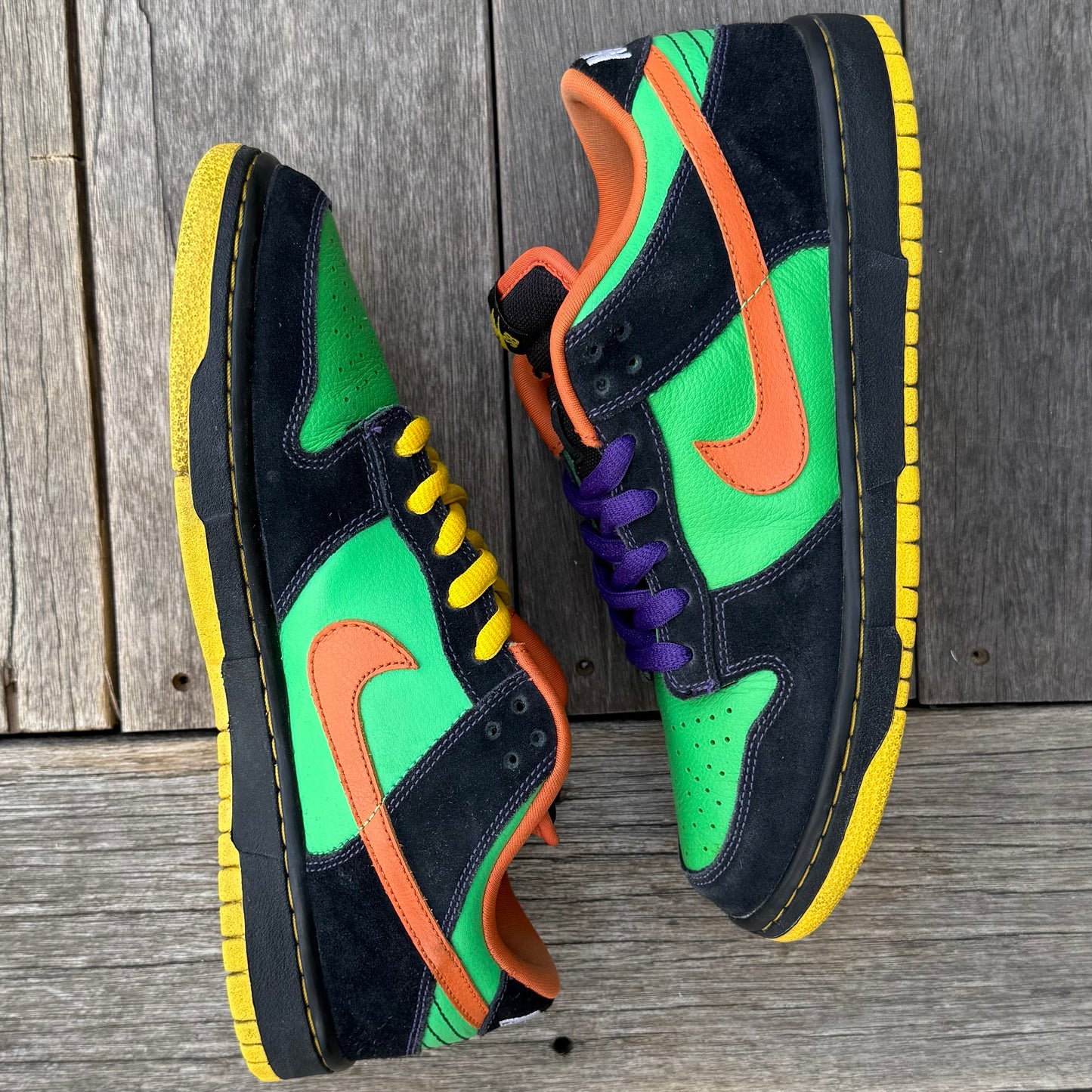 Nike SB Dunk Low Green Spark Halloween Size 9