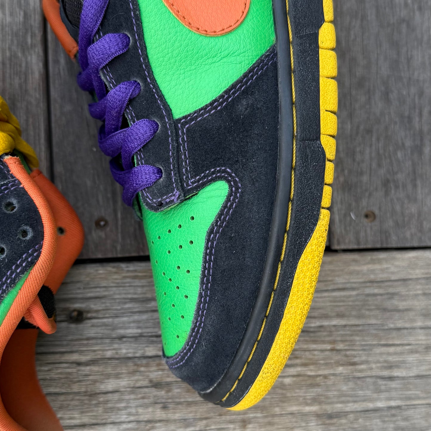 Nike SB Dunk Low Green Spark Halloween Size 9