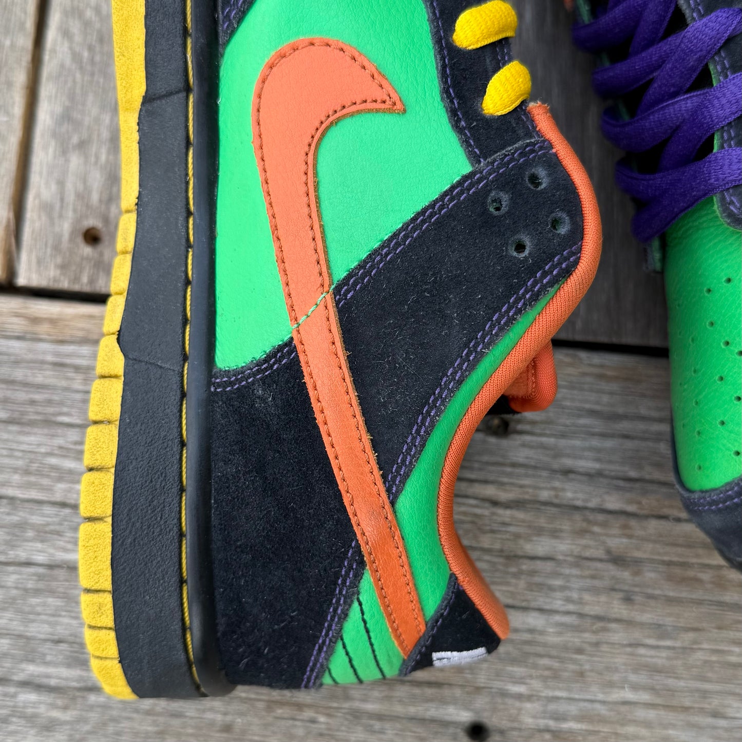 Nike SB Dunk Low Green Spark Halloween Size 9