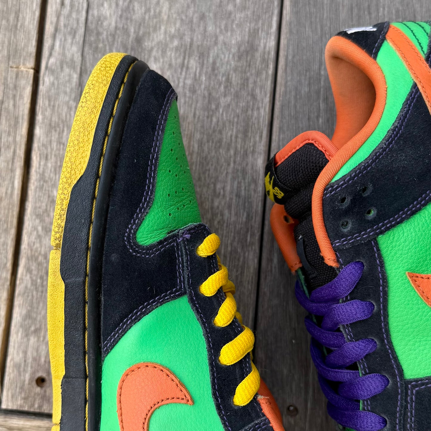 Nike SB Dunk Low Green Spark Halloween Size 9