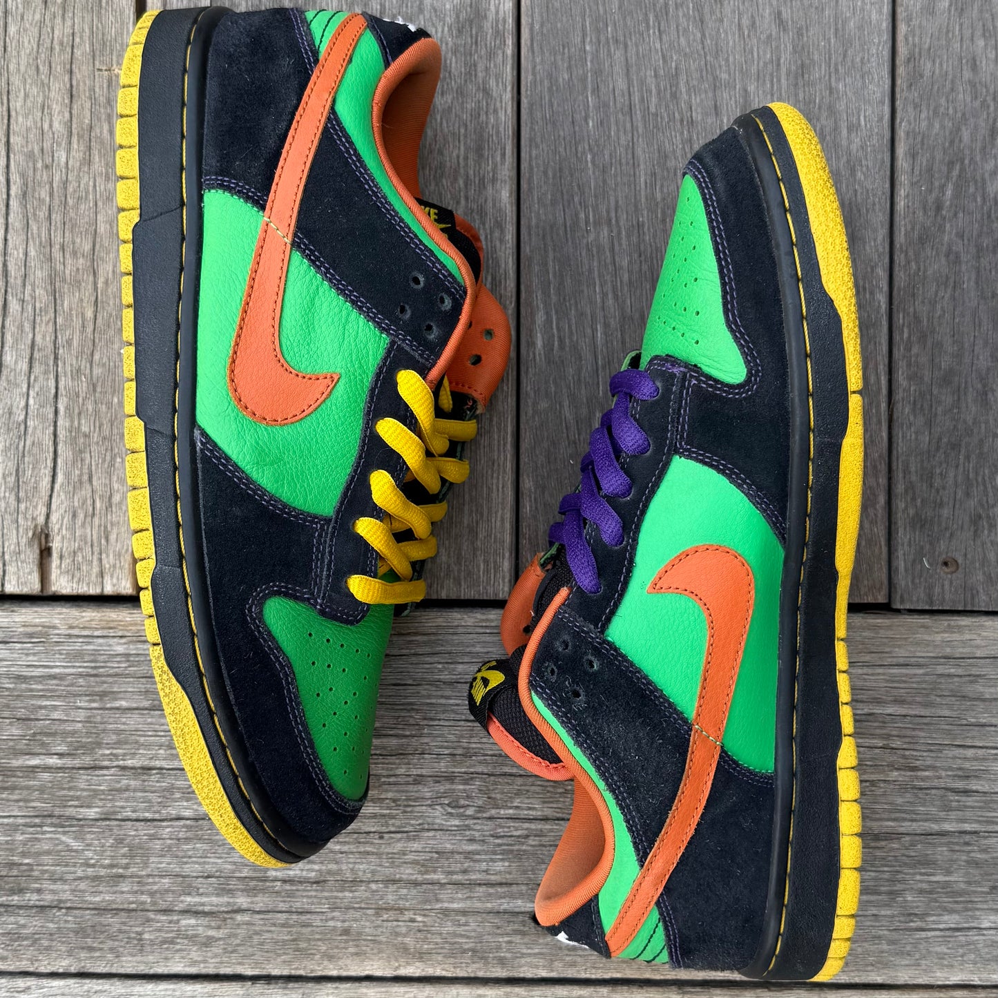 Nike SB Dunk Low Green Spark Halloween Size 9