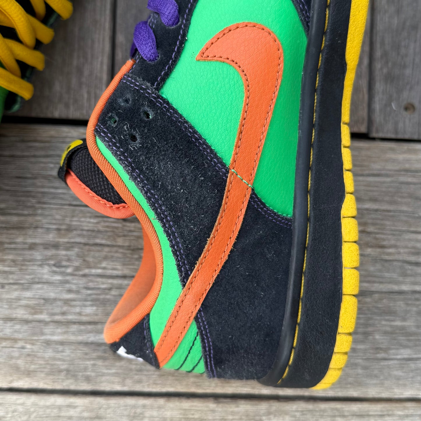Nike SB Dunk Low Green Spark Halloween Size 9