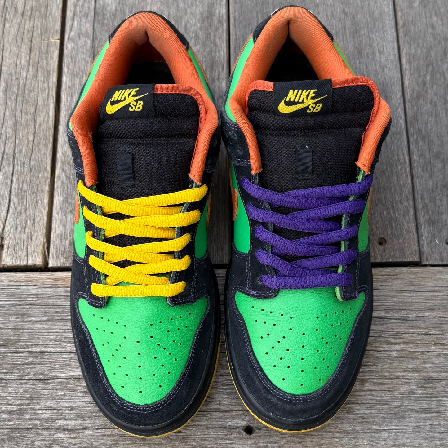 Nike SB Dunk Low Green Spark Halloween Size 9