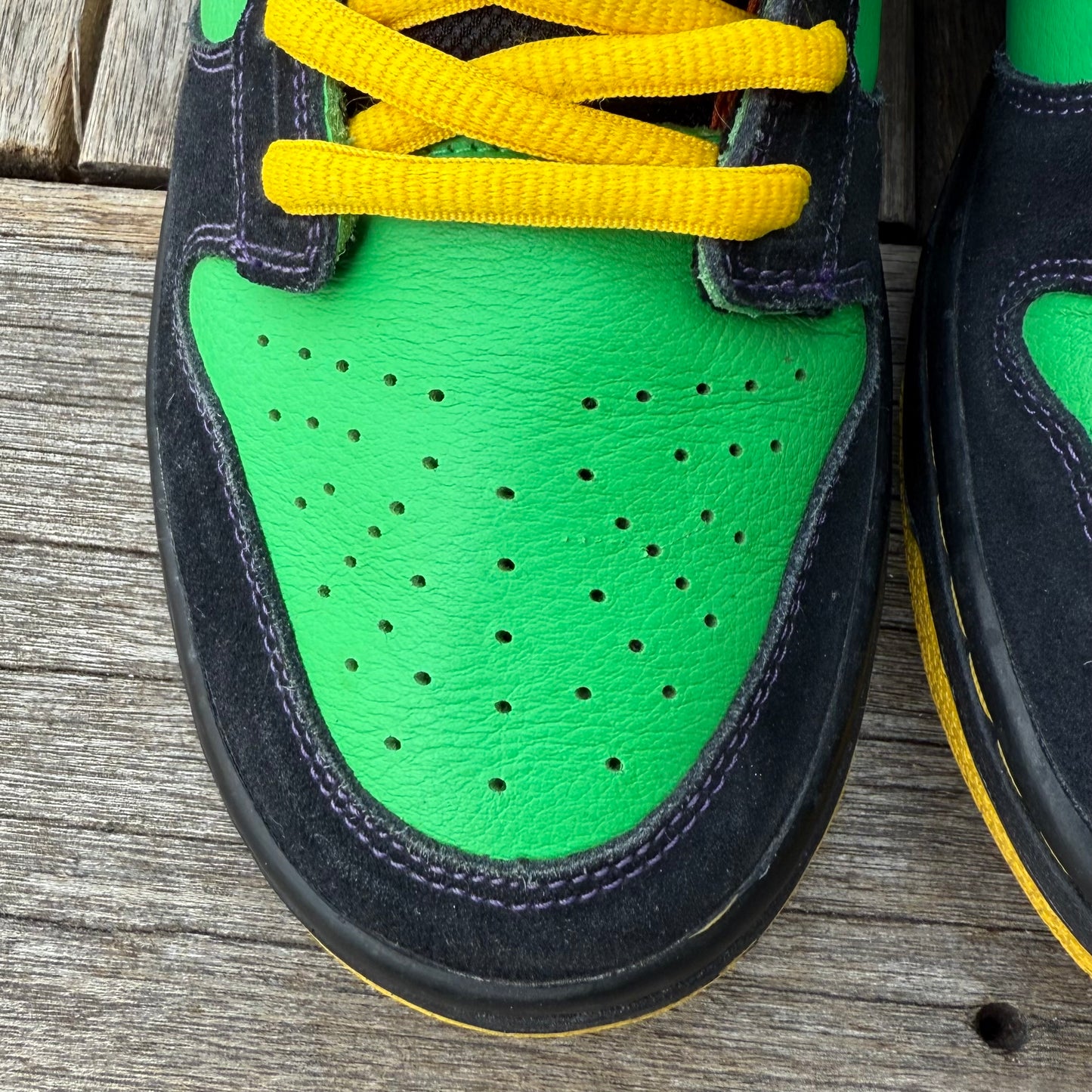 Nike SB Dunk Low Green Spark Halloween Size 9