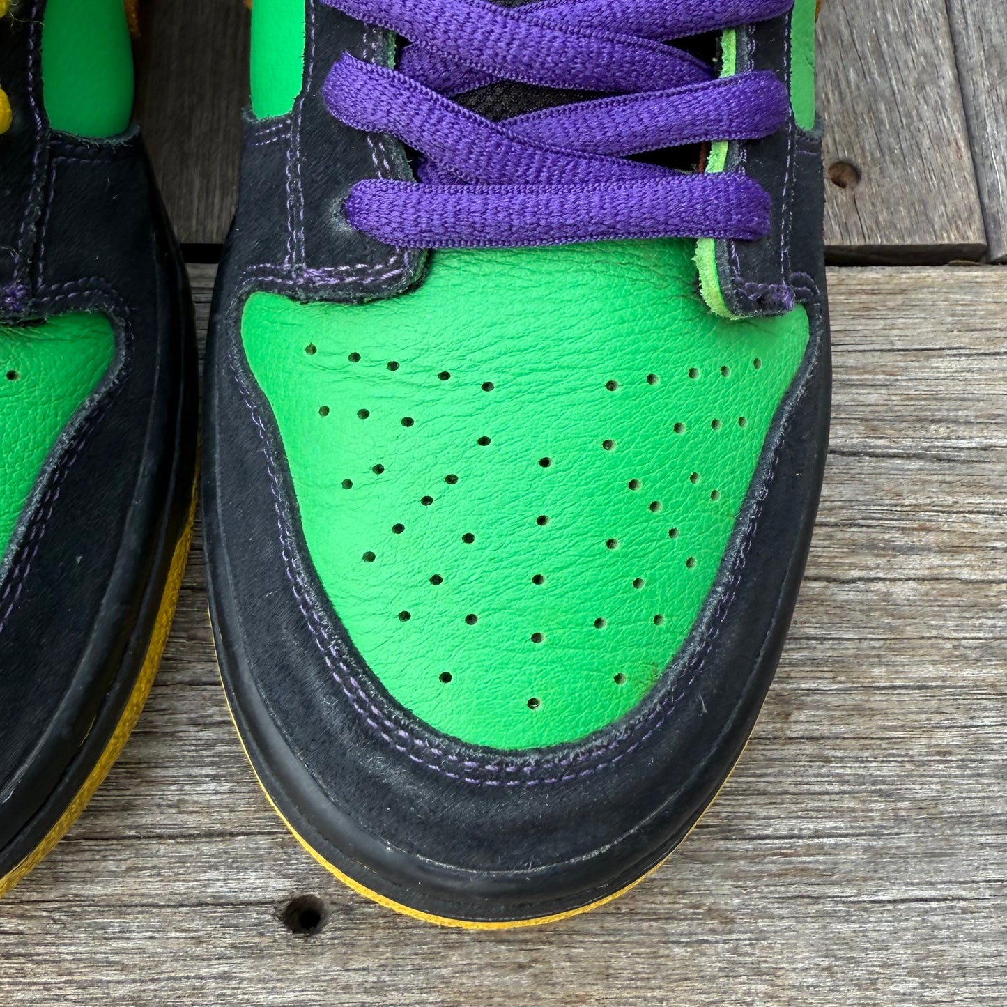 Nike SB Dunk Low Green Spark Halloween Size 9